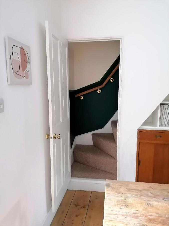 Unique City Centre House With Log Burner & Courtyard NWI Esterno foto