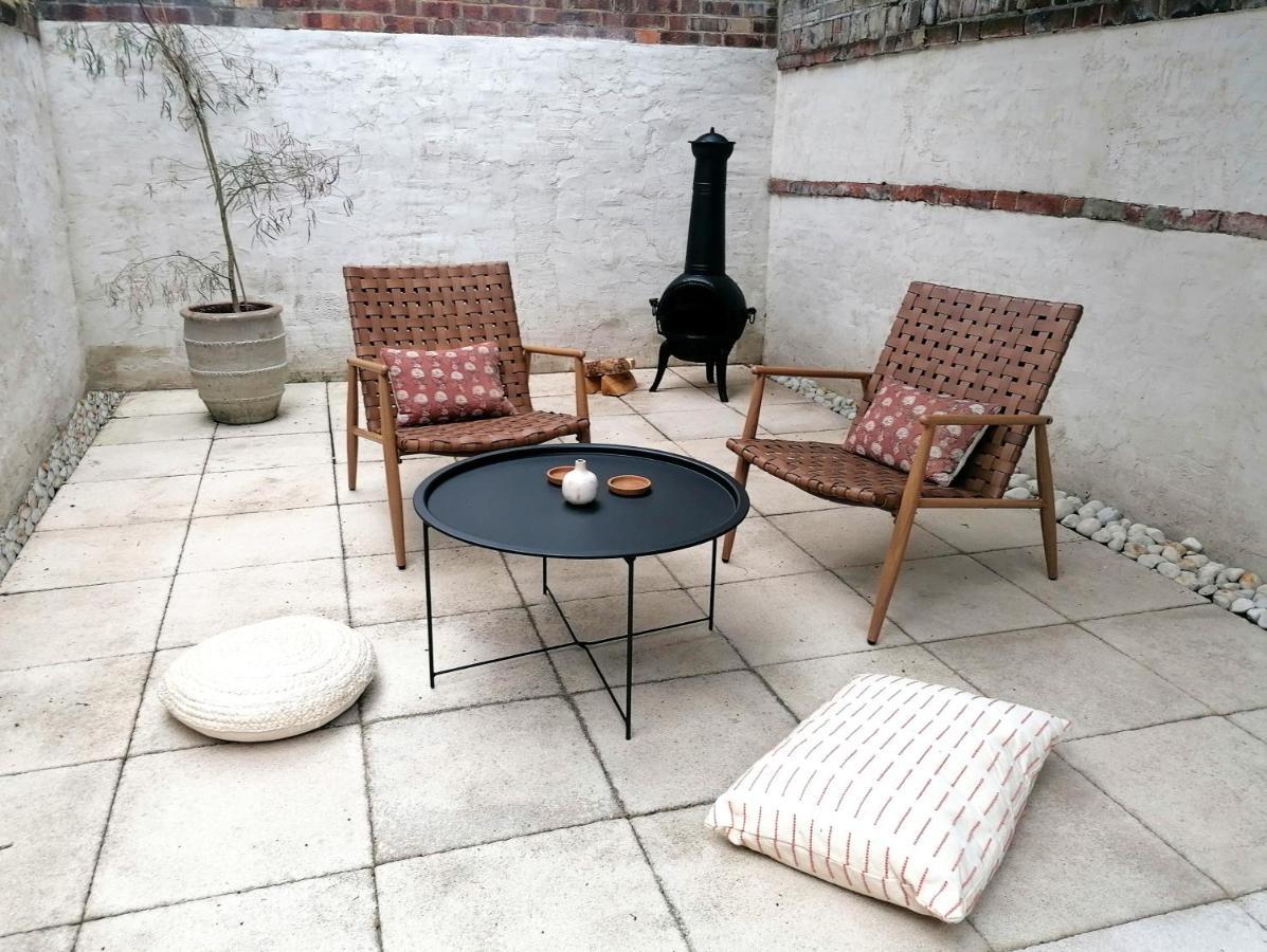 Unique City Centre House With Log Burner & Courtyard NWI Esterno foto