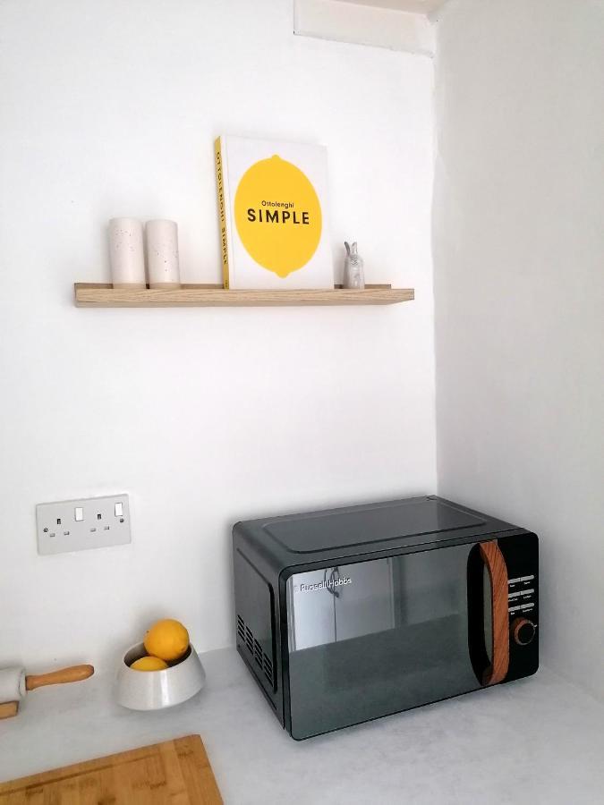 Unique City Centre House With Log Burner & Courtyard NWI Esterno foto